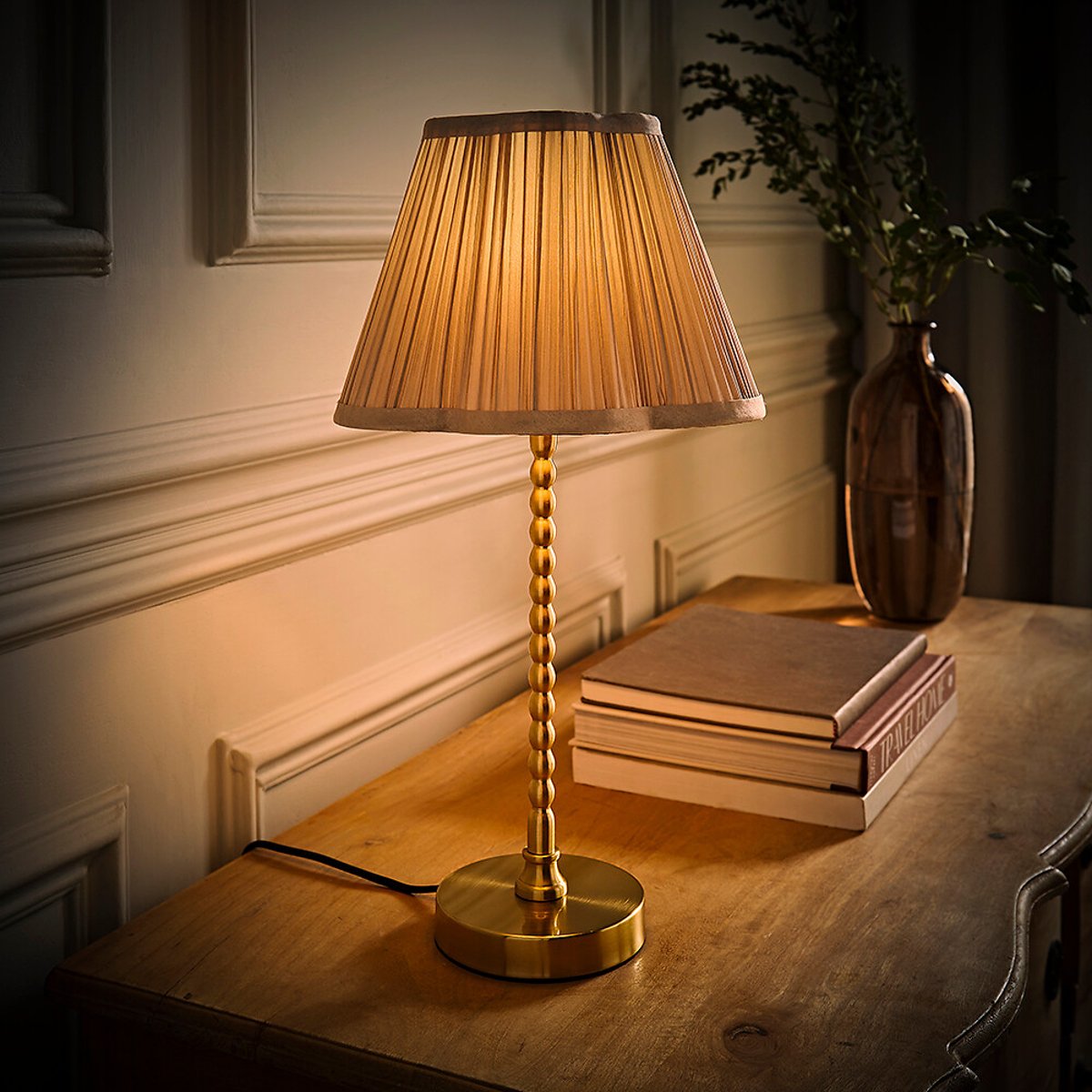 Max Bobble Table Lamp with Faux Silk Scallop Shade light grey, ÉDITÉ