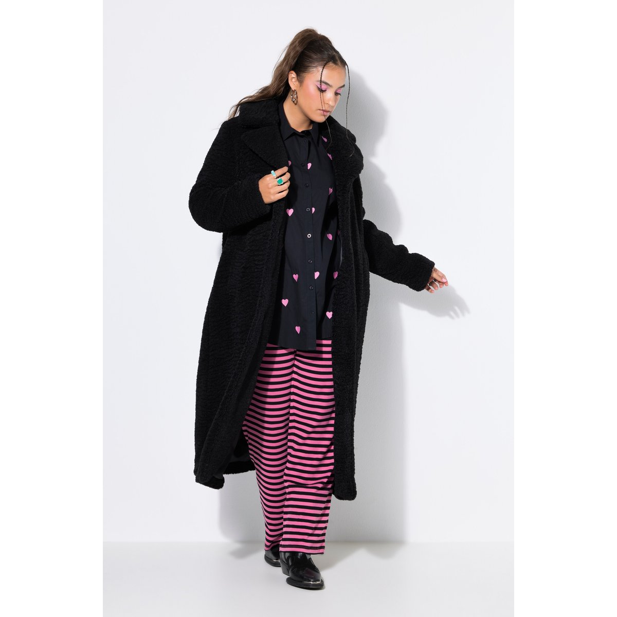 Manteau en peluche, coupe droite longue noir, STUDIO UNTOLD