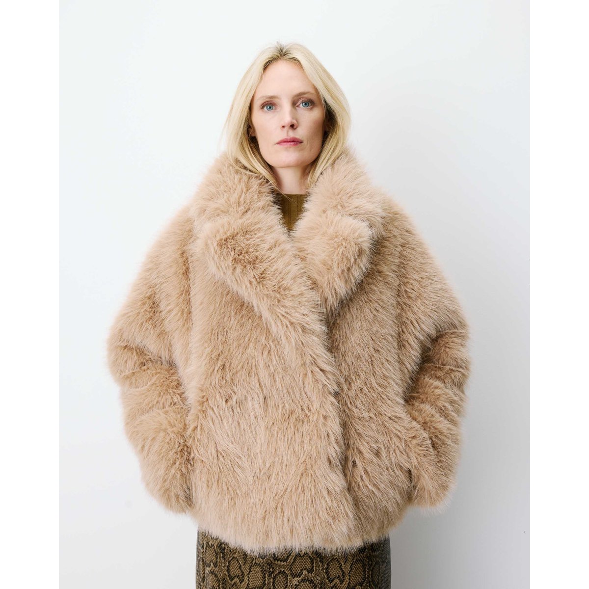 Manteau Imitation fourrure croisé beige Amy beige, GRACE & MILA