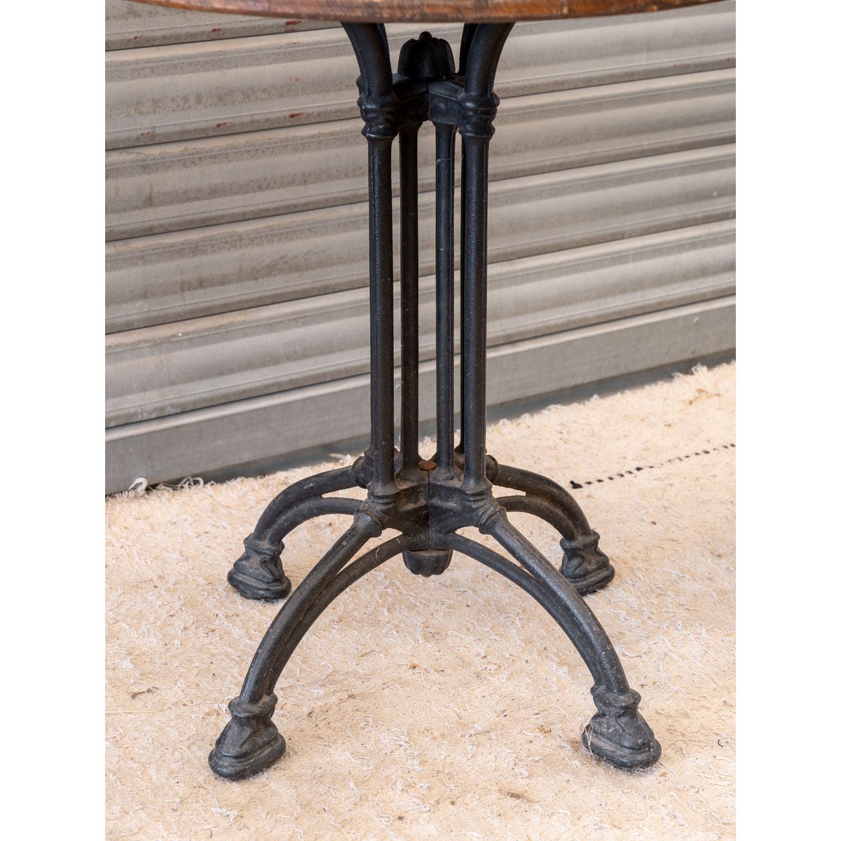 Table à manger bistro en bois et métal noir Denise N°1185 - Bon état bois foncé, DEBONGOUT