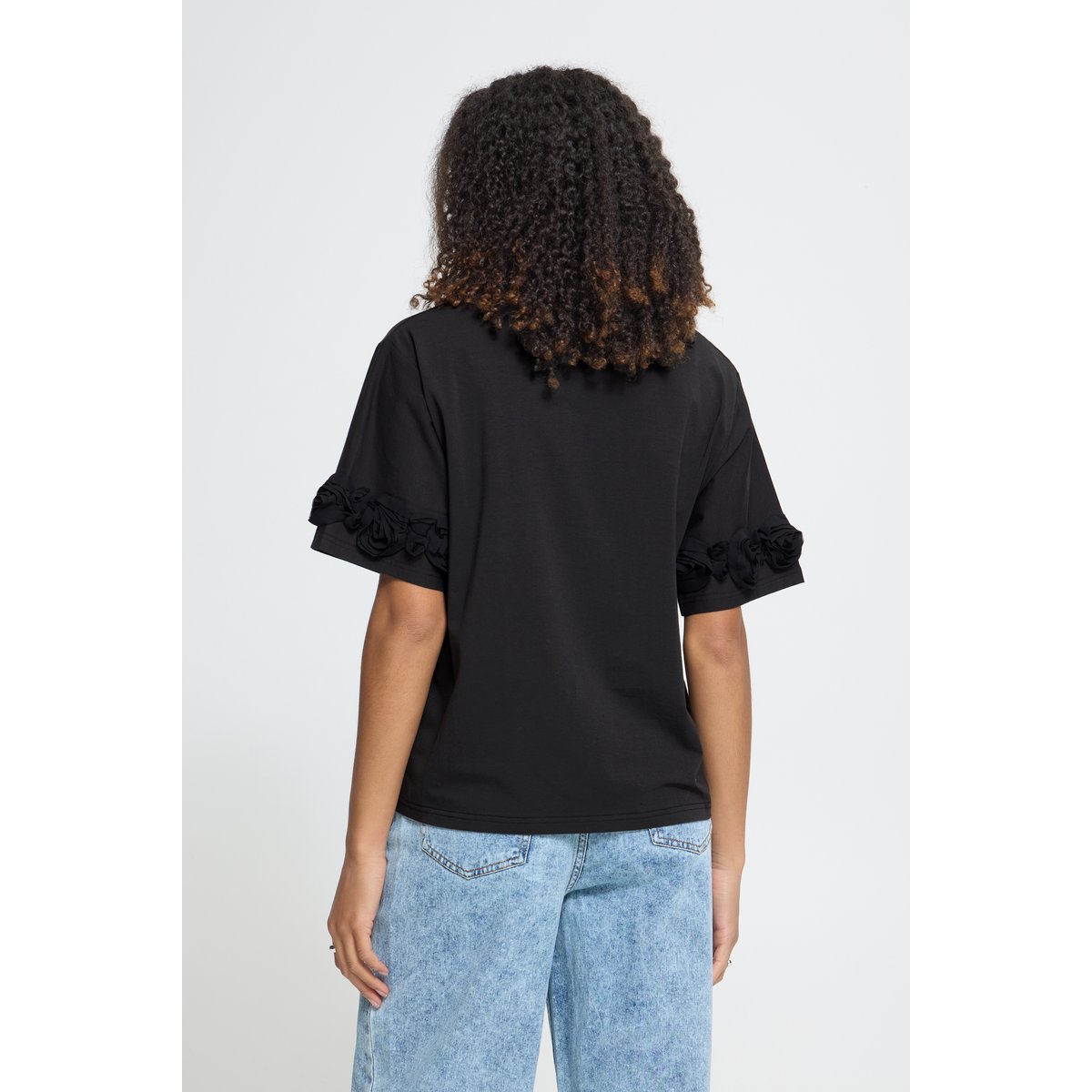 T-Shirt manches courtes, coupe boxy, manches détails 3D noir, ICHI