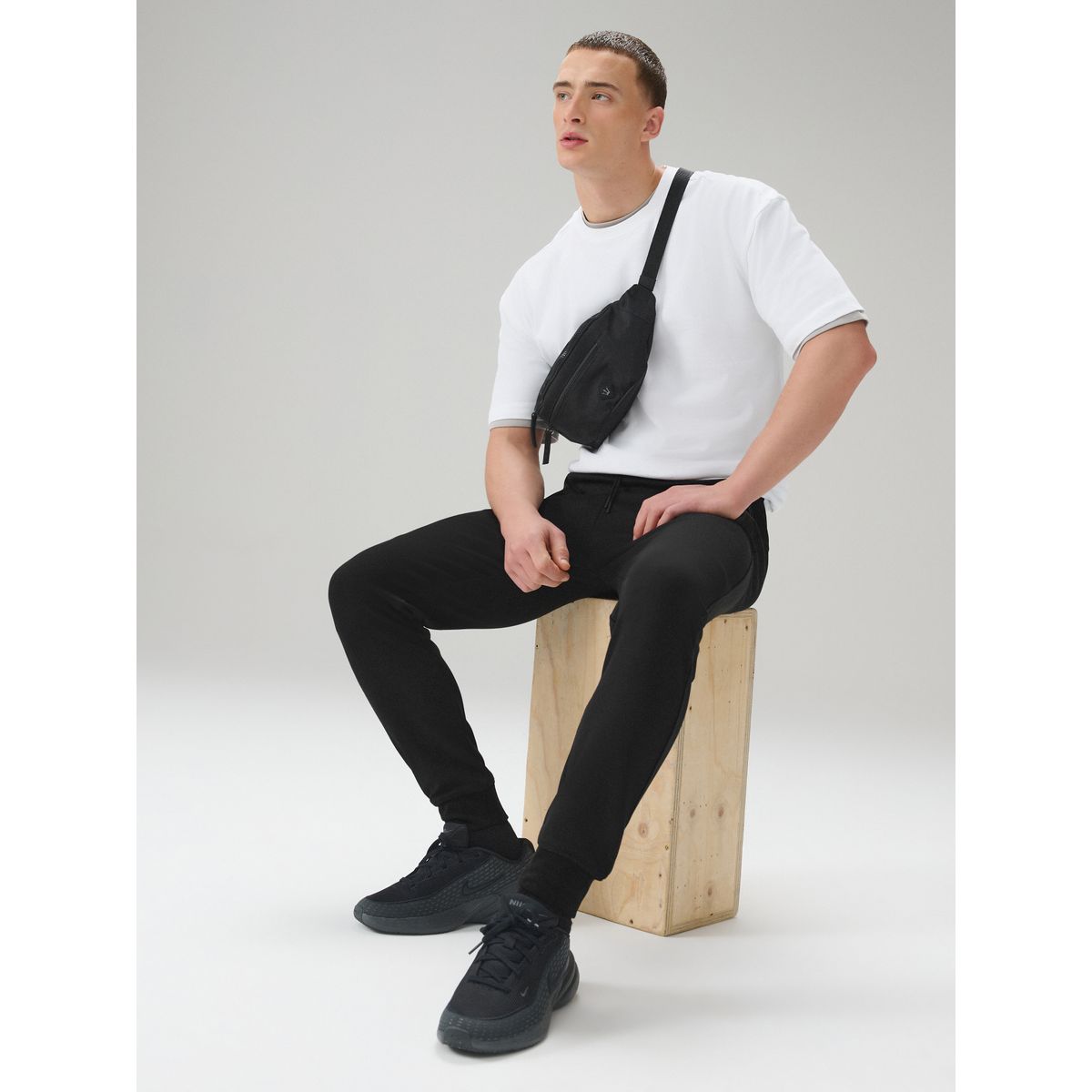 Jogging slim en maille interlock noir, NEXT