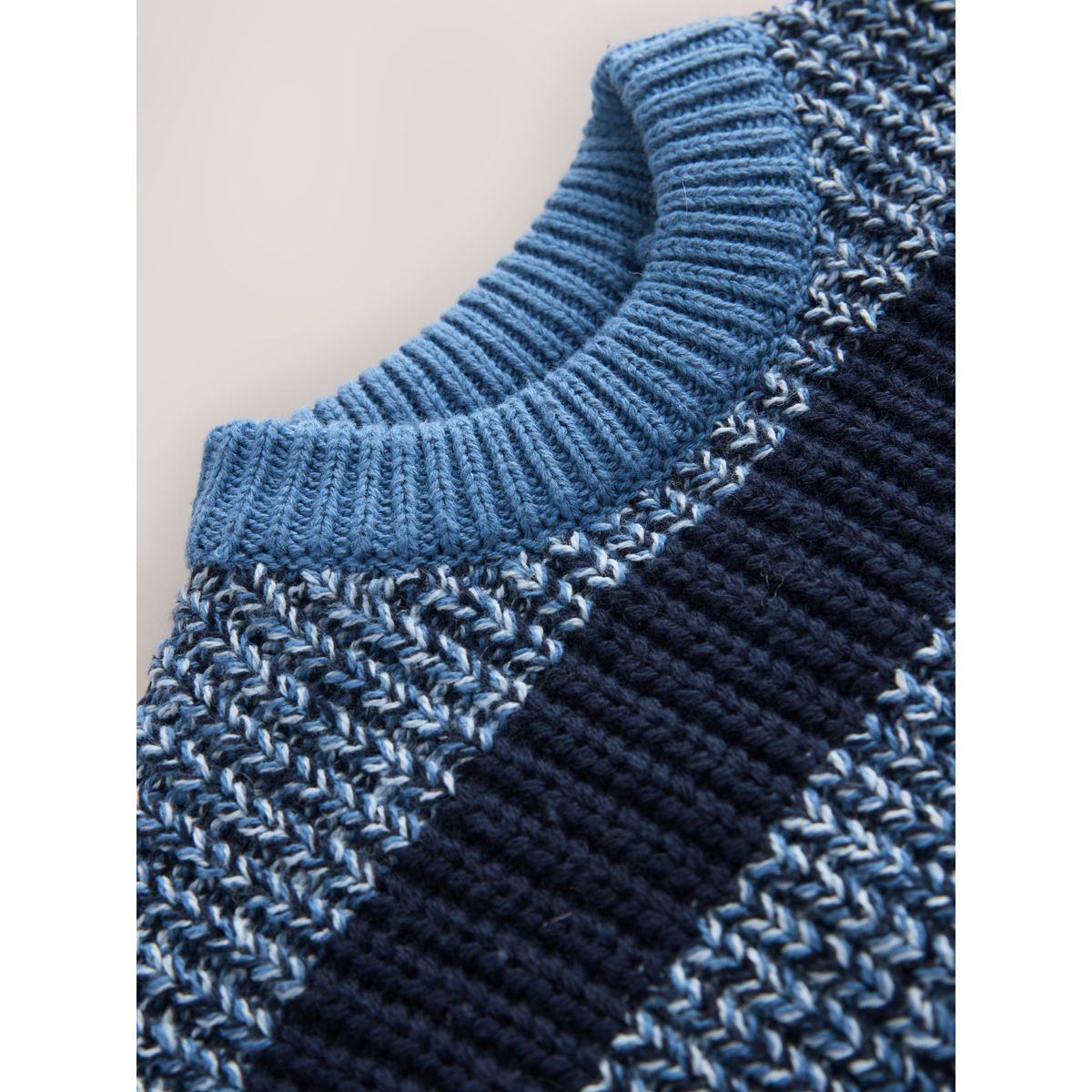 Pull ras du cou en maille rayé bleu/bleu marine, NEXT