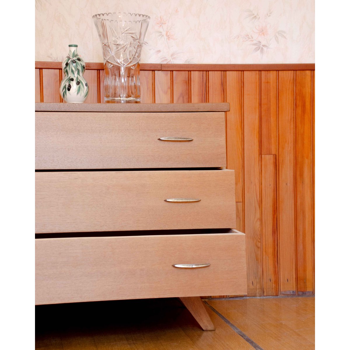 Commode en chêne et laiton Olga N°701 - Bon état bois clair, DEBONGOUT