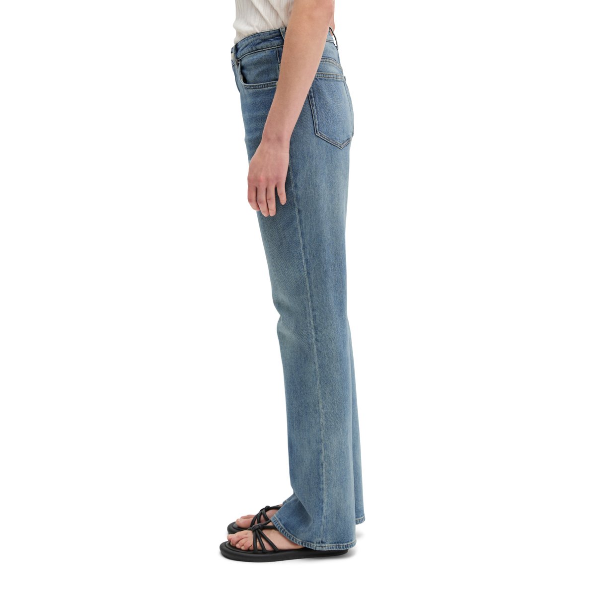Jeans modèle Kiruna flared en mélange de coton organique et de lyocell stretch bleu clair, MARC O'POLO