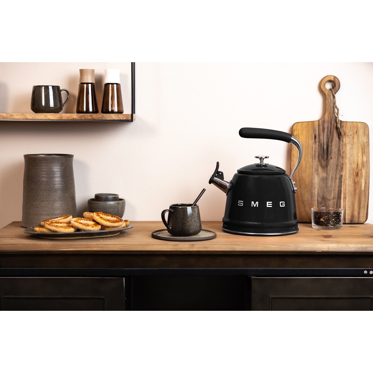 Retro Stovetop Whistling Kettle - WKF01 black, SMEG