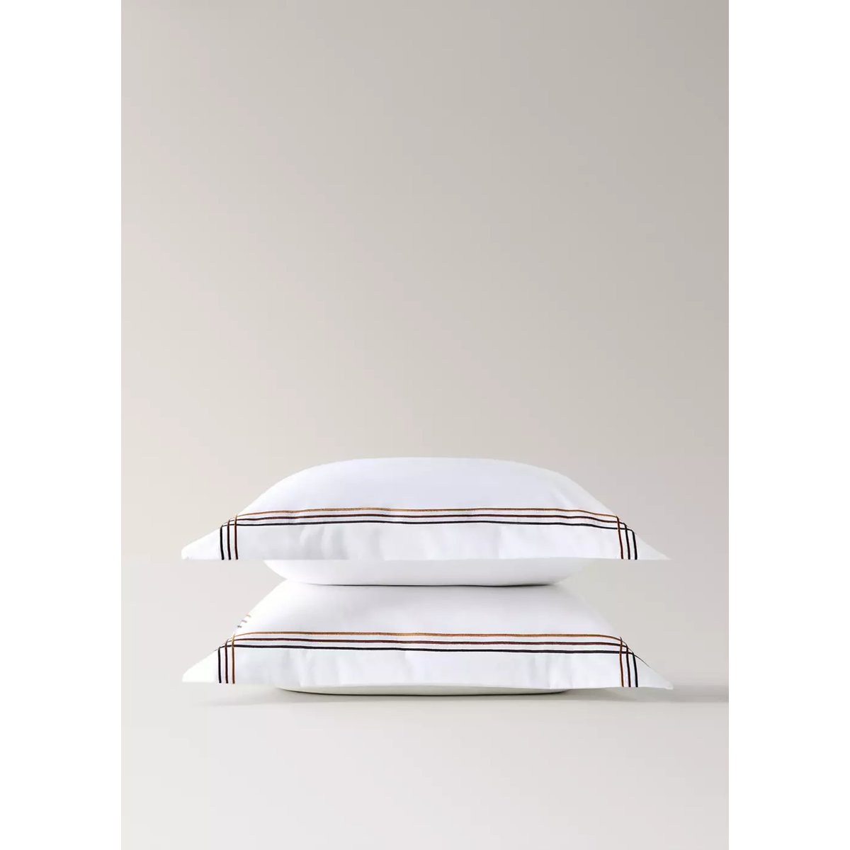Lot de 2 taies d’oreiller 100 % coton brodées, 60 x 60 écru, MANGO HOME
