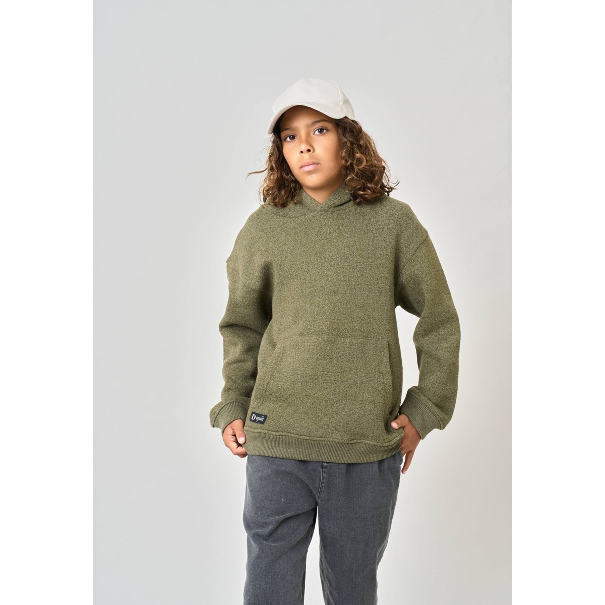 Sweat à capuche loose garçon en coton texturé avec patch étoile DAPPERON kaki foncé, DEELUXE