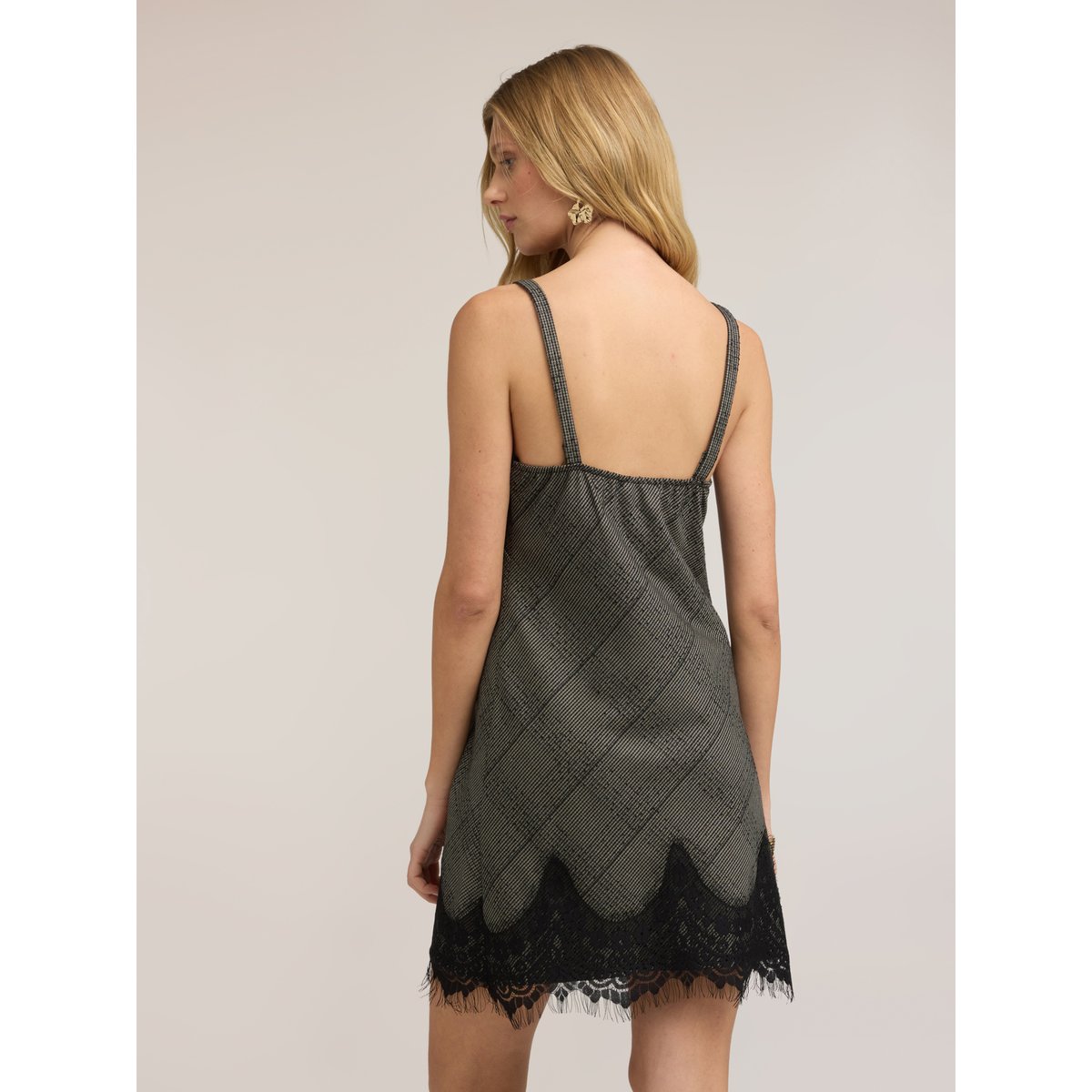 Robe mini à volant noir, MOTIVI