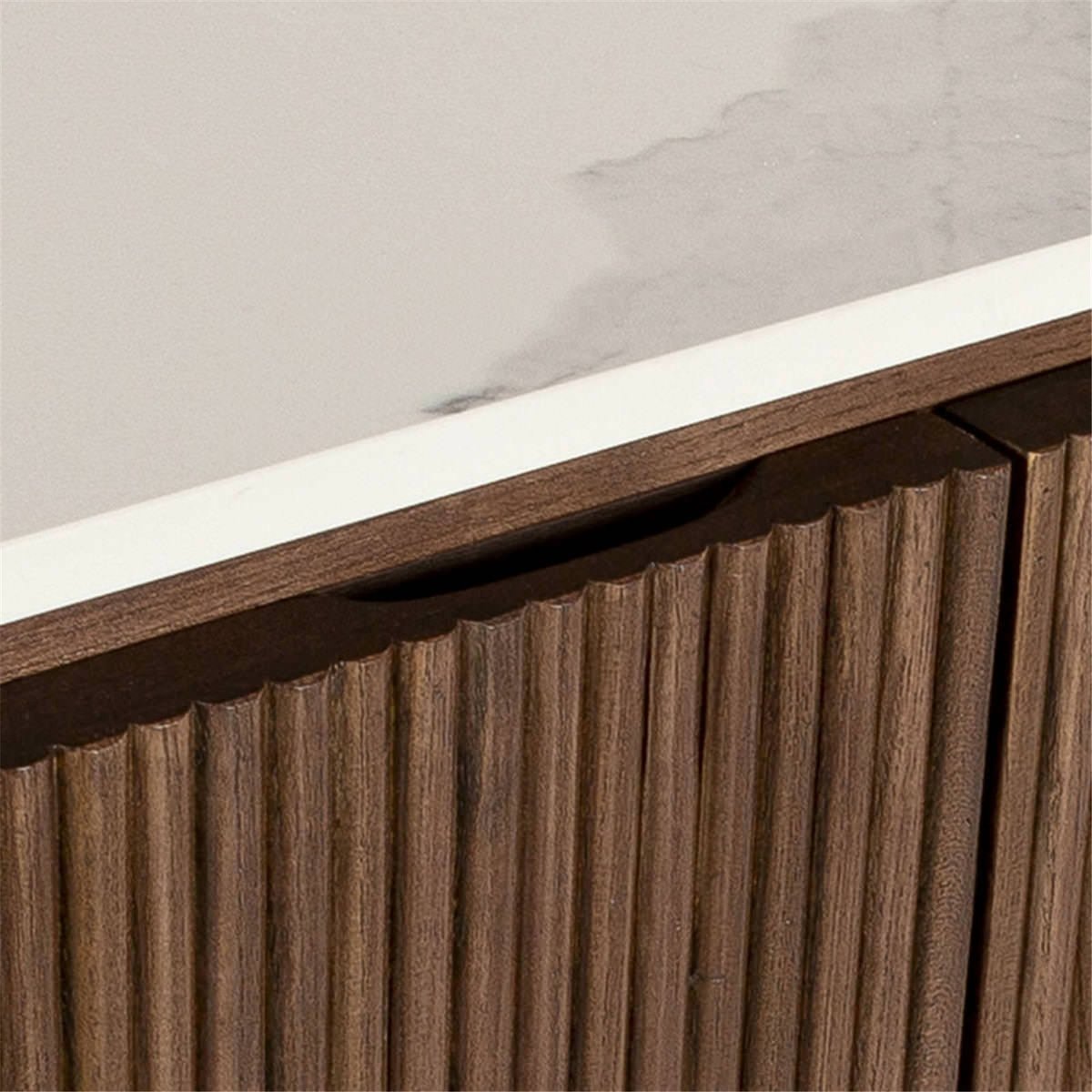 Buffet cannelé en bois d'orme, Piètement doré brun, blanc et doré, RECOLLECTION
