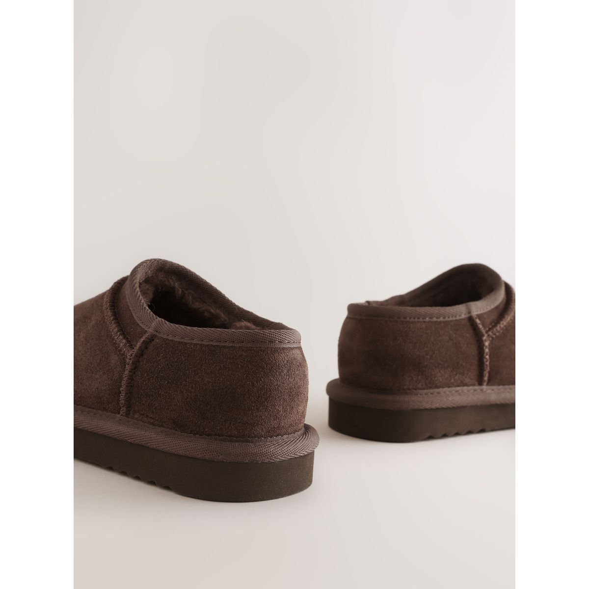Chaussures en daim marron chocolat, NEXT