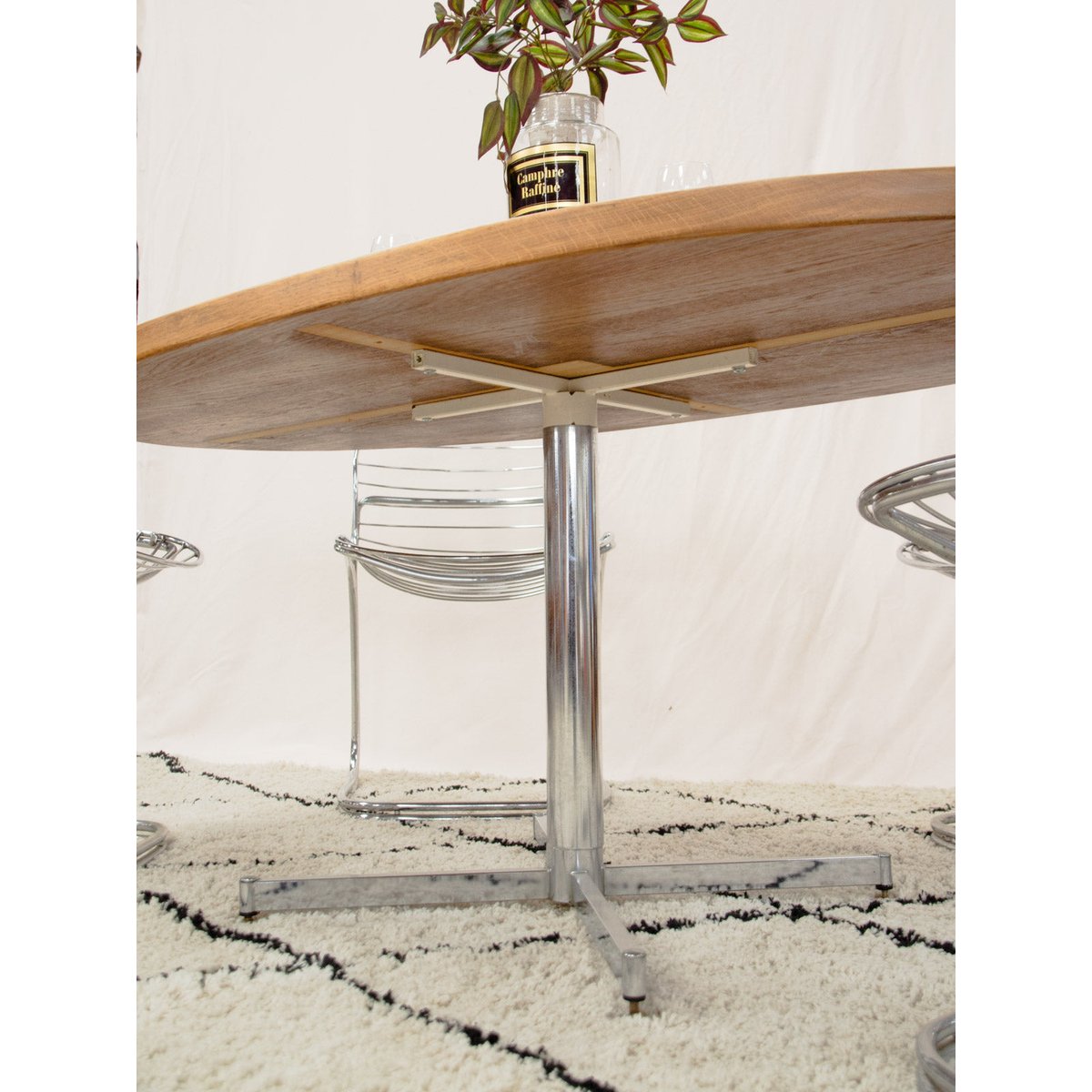 Table à manger ovale en chêne et métal chromé Karla N°1315 - Bon état bois clair, DEBONGOUT