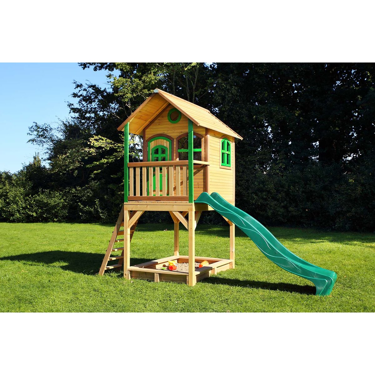 Cabane sur pilotis avec bac à sable et toboggan Sarah beige, AXI