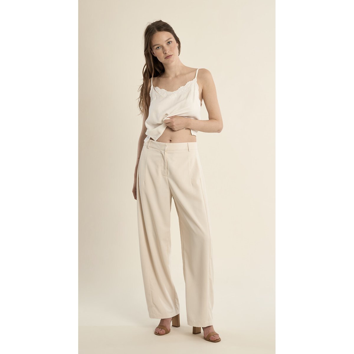 Embroidered V-Neck Cami white, MOLLY BRACKEN