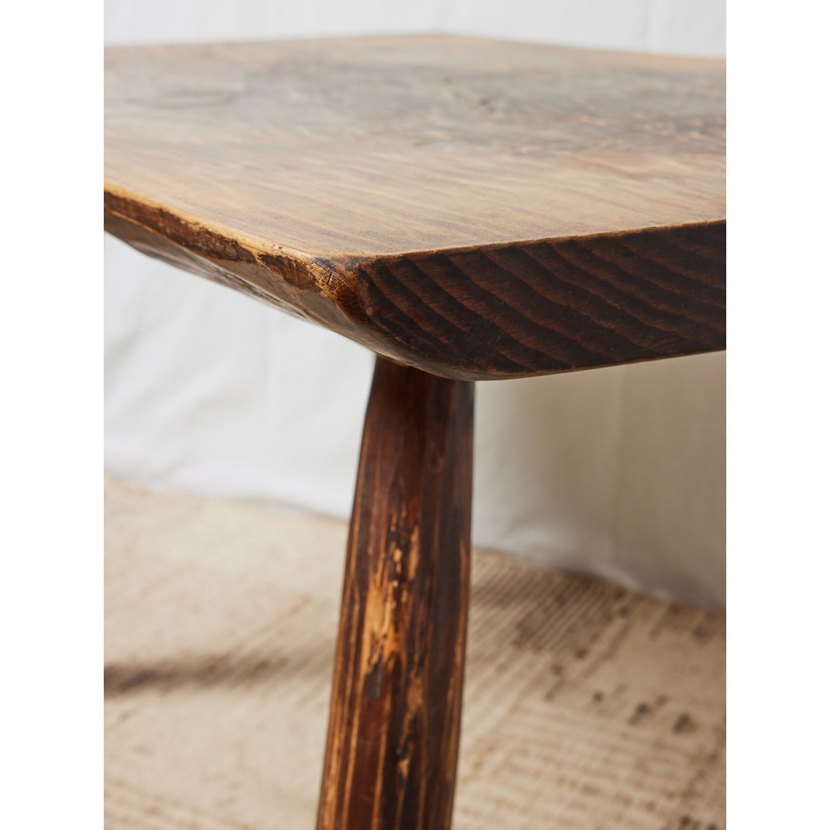 Table à manger brutaliste en chêne massif Romy N°565 - Bon état bois clair, DEBONGOUT