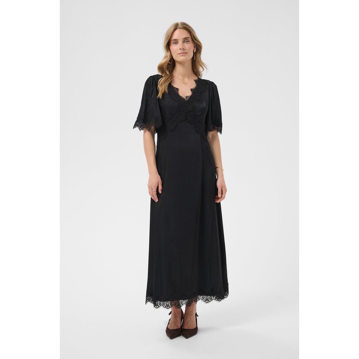Robe noir pitch black, CREAM