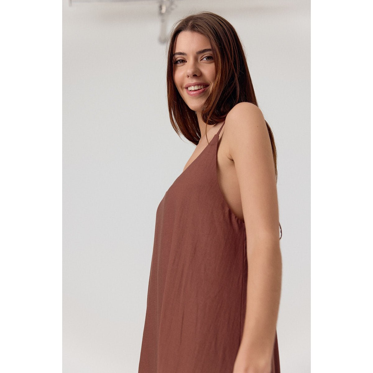 Robe longue à fines bretelles et décolleté en V Brooke marron, ARTLOVE