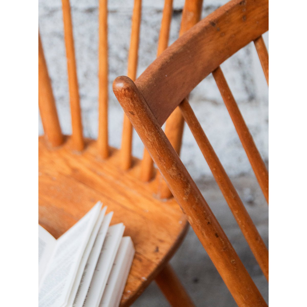 Paire de chaises en bois Alma N°734 - Bon état bois, DEBONGOUT