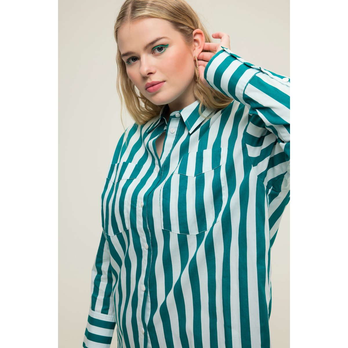Chemisier, oversized, rayures émeraude foncé, STUDIO UNTOLD