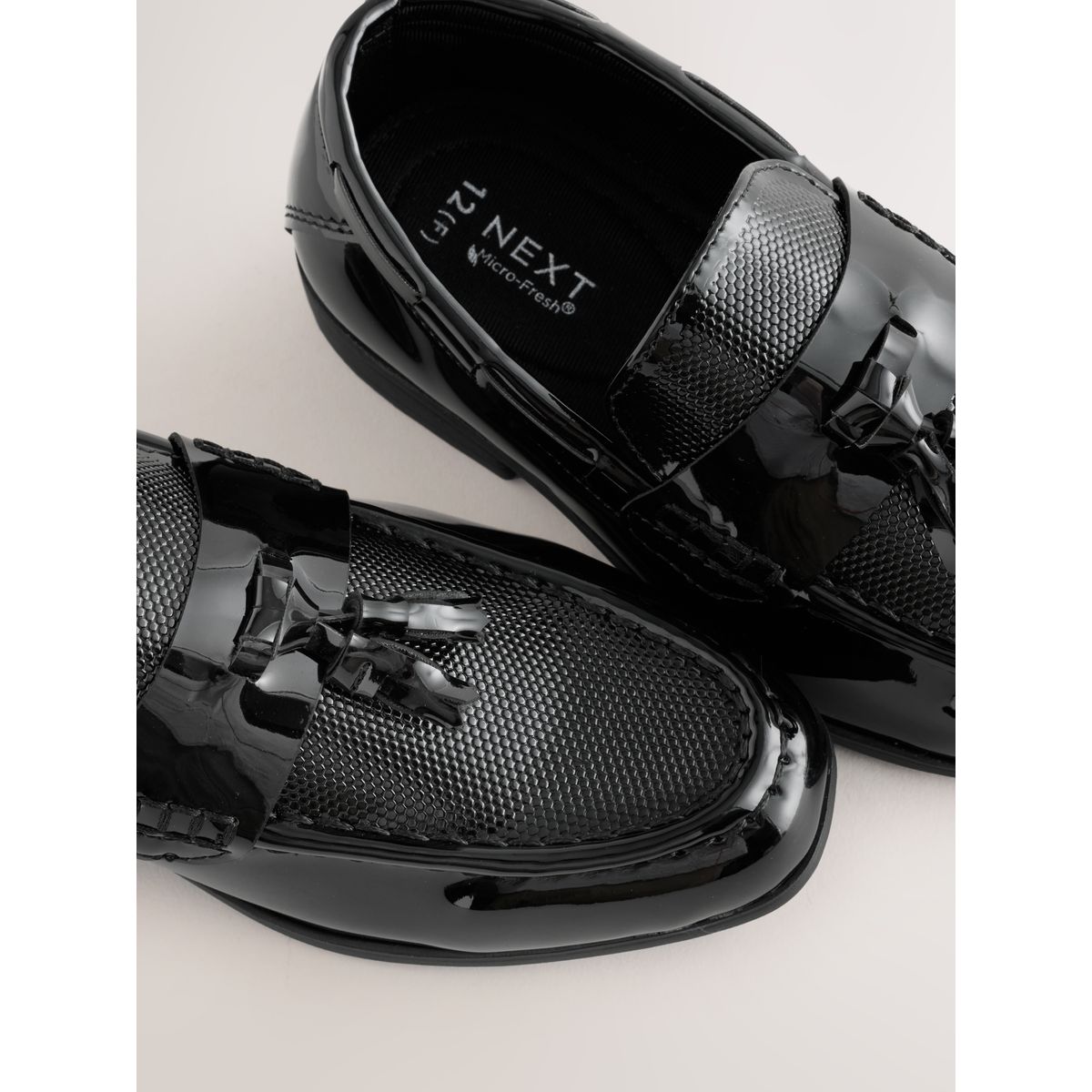 Mocassins habillés pompon en cuir verni noir, NEXT
