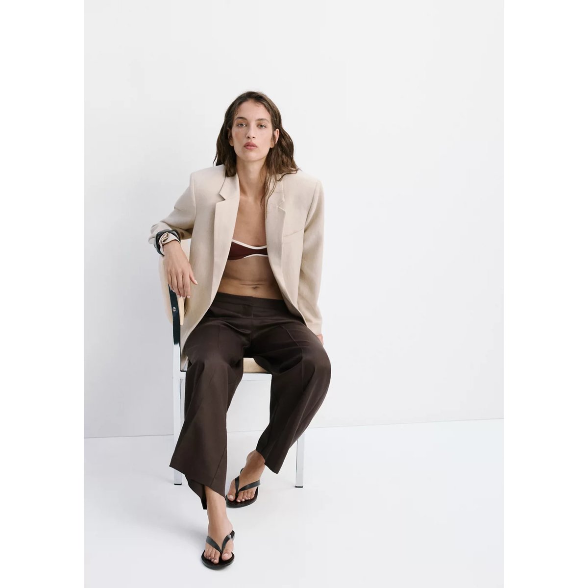 Pantalon lyocell taille haute chocolat, MANGO