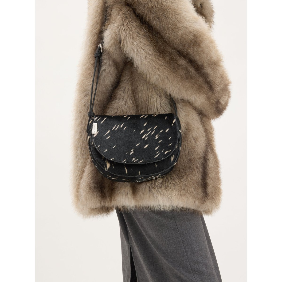 Sac bandoulière à rabat PHOEBE noir, VANESSA WU