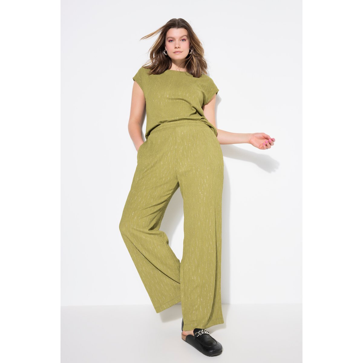 Pantalon en crêpe effet brillant vert mousse, STUDIO UNTOLD