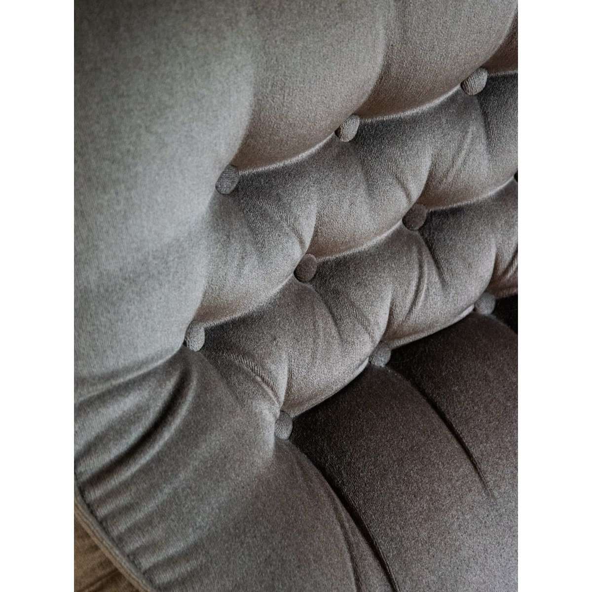 Fauteuil en velours Ernest N°643 - Bon état marron, DEBONGOUT