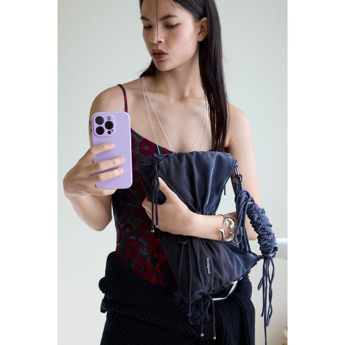 Petit sac avec nœud brillant noir, DESIGUAL