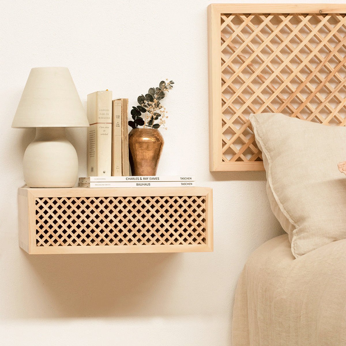 Table de chevet en pin massif verni IFACH bois clair, NAAN FURNITURE