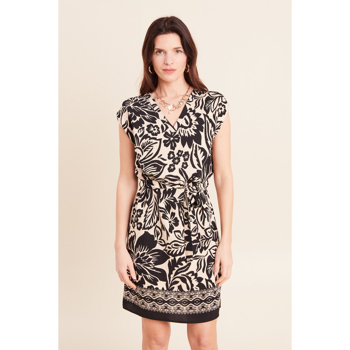 Robe droite courte col V manches courtes noir, BREAL
