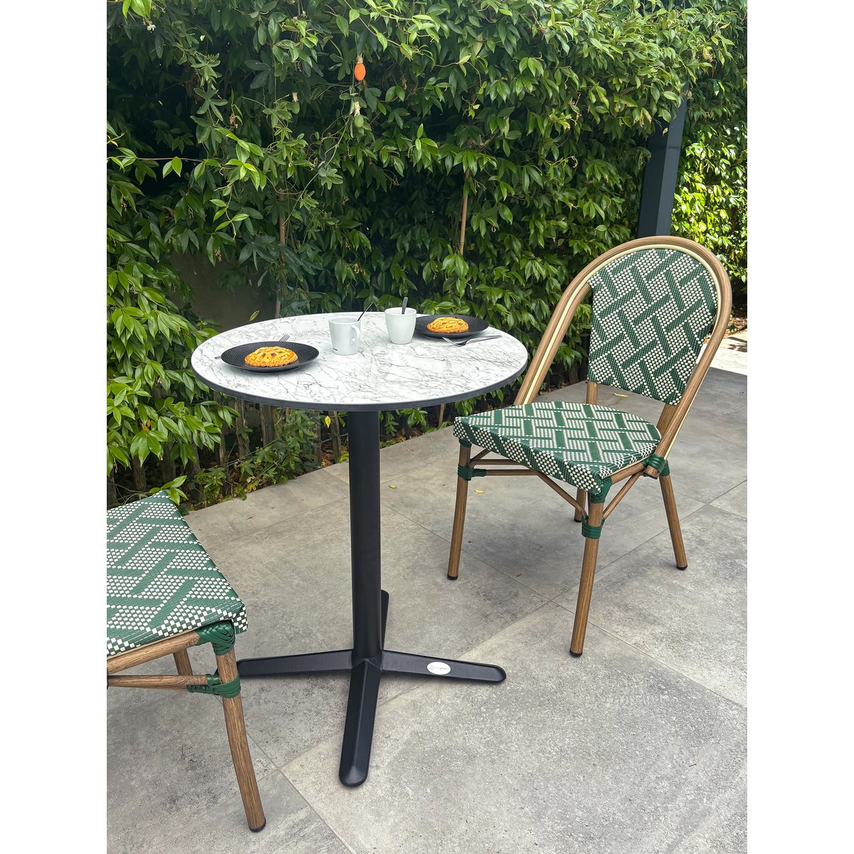 Ensemble repas de jardin 2 places en acier et plateau rond en HPL BISTRO vert, CITY GARDEN