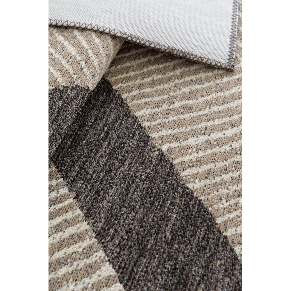Tapis en jute et polyester recyclé BASALTE brun naturel, AFK LIVING