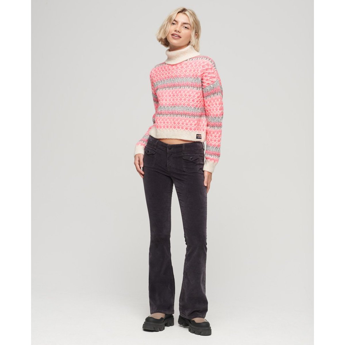 Pull col roulé crop à motifs graphiques ecru/rose, SUPERDRY