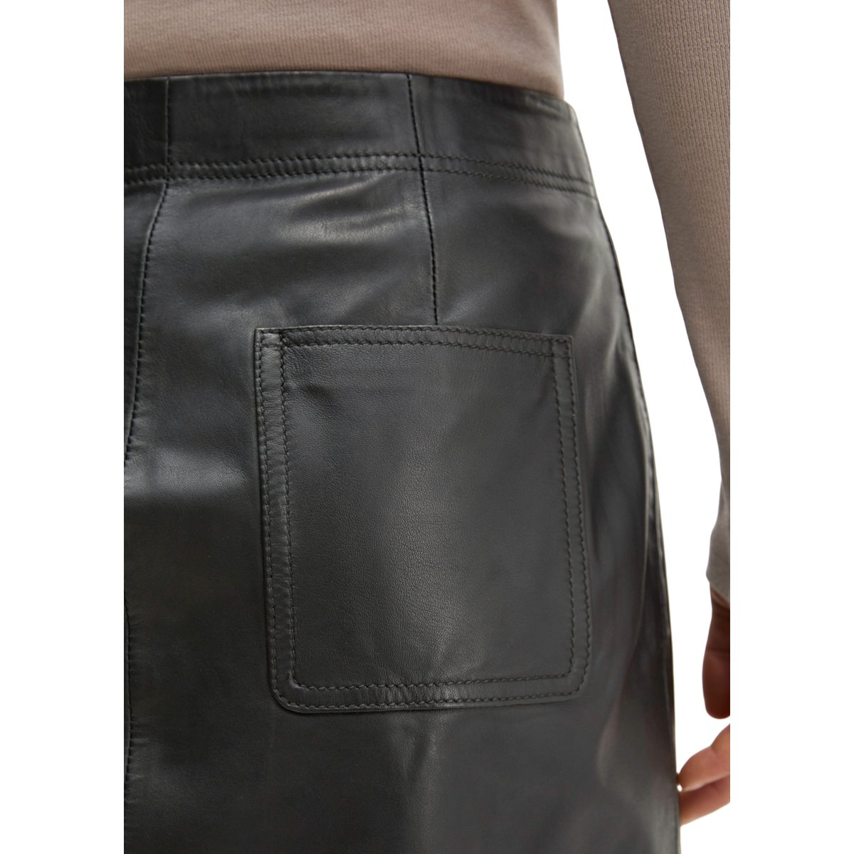 Mini-jupe en cuir évasée, style cache-cœur en cuir d'agneau nappa souple noir, MARC O'POLO