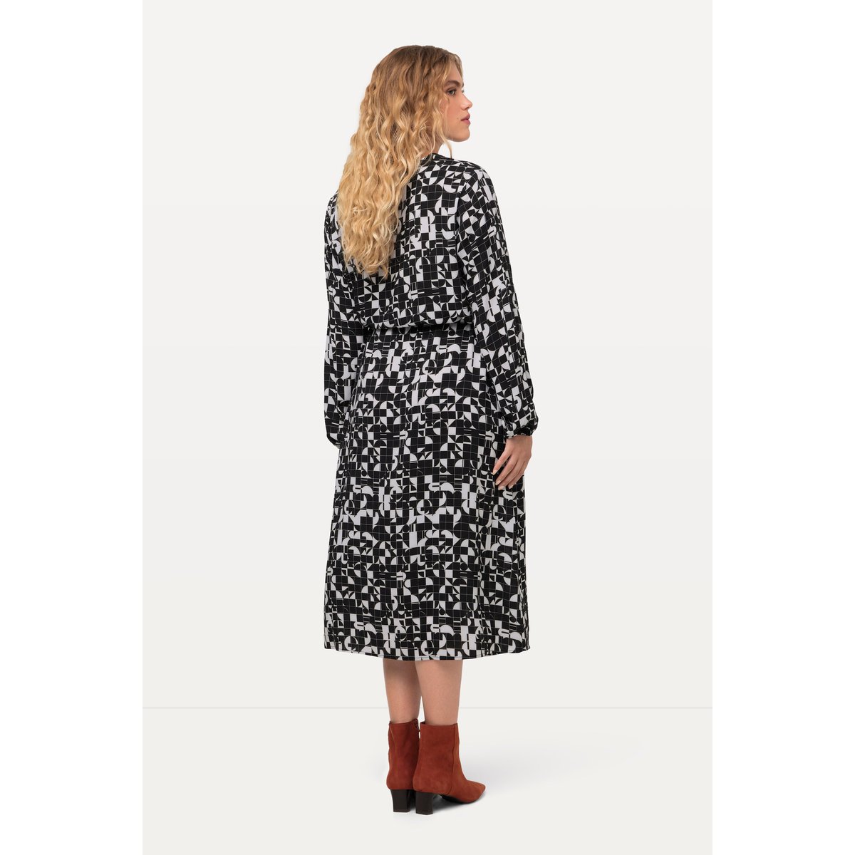 Robe à col tunisien et manches longues noir, ULLA POPKEN