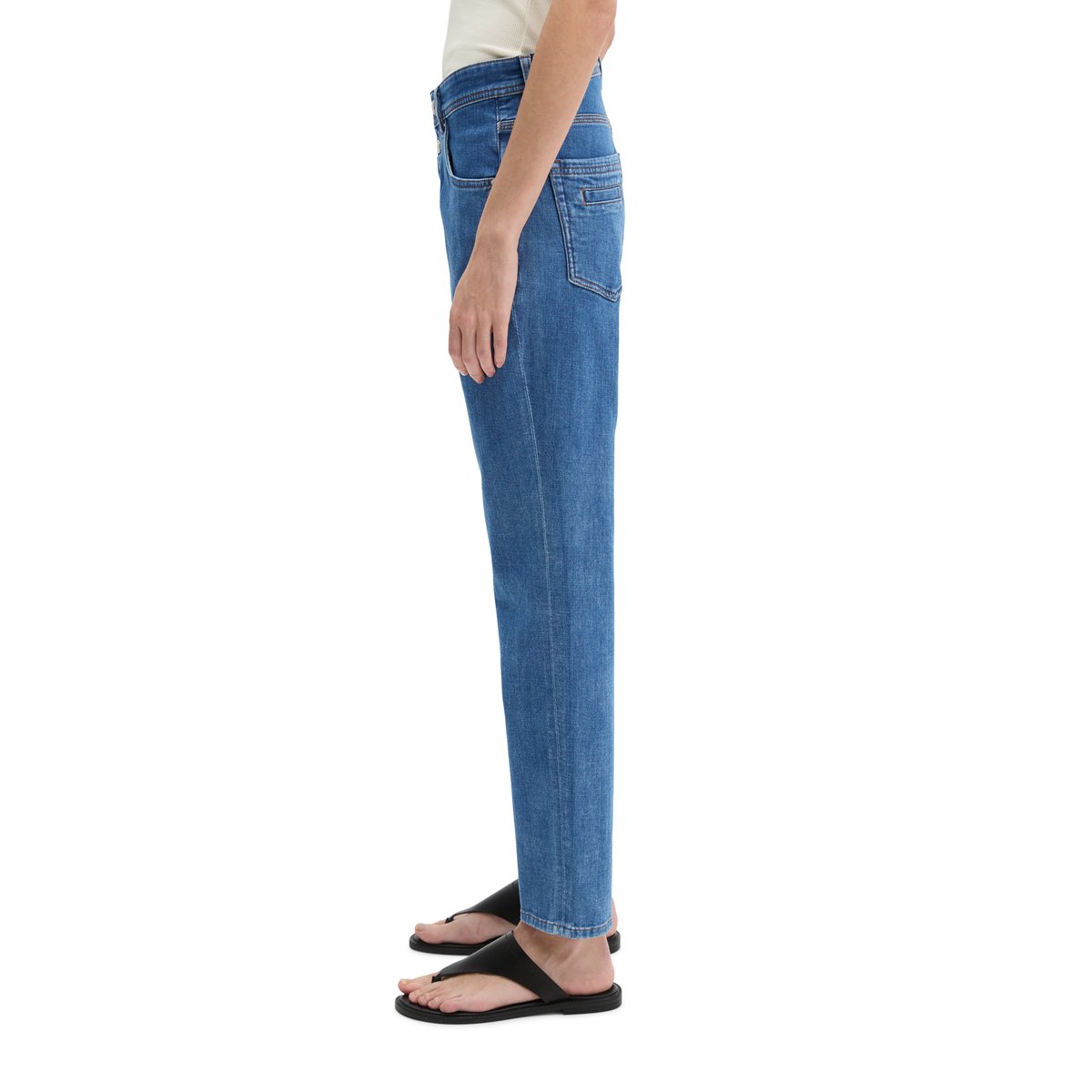 Jeans modèle Theda boyfriend cropped avec deux boutons bleu moyen, MARC O'POLO