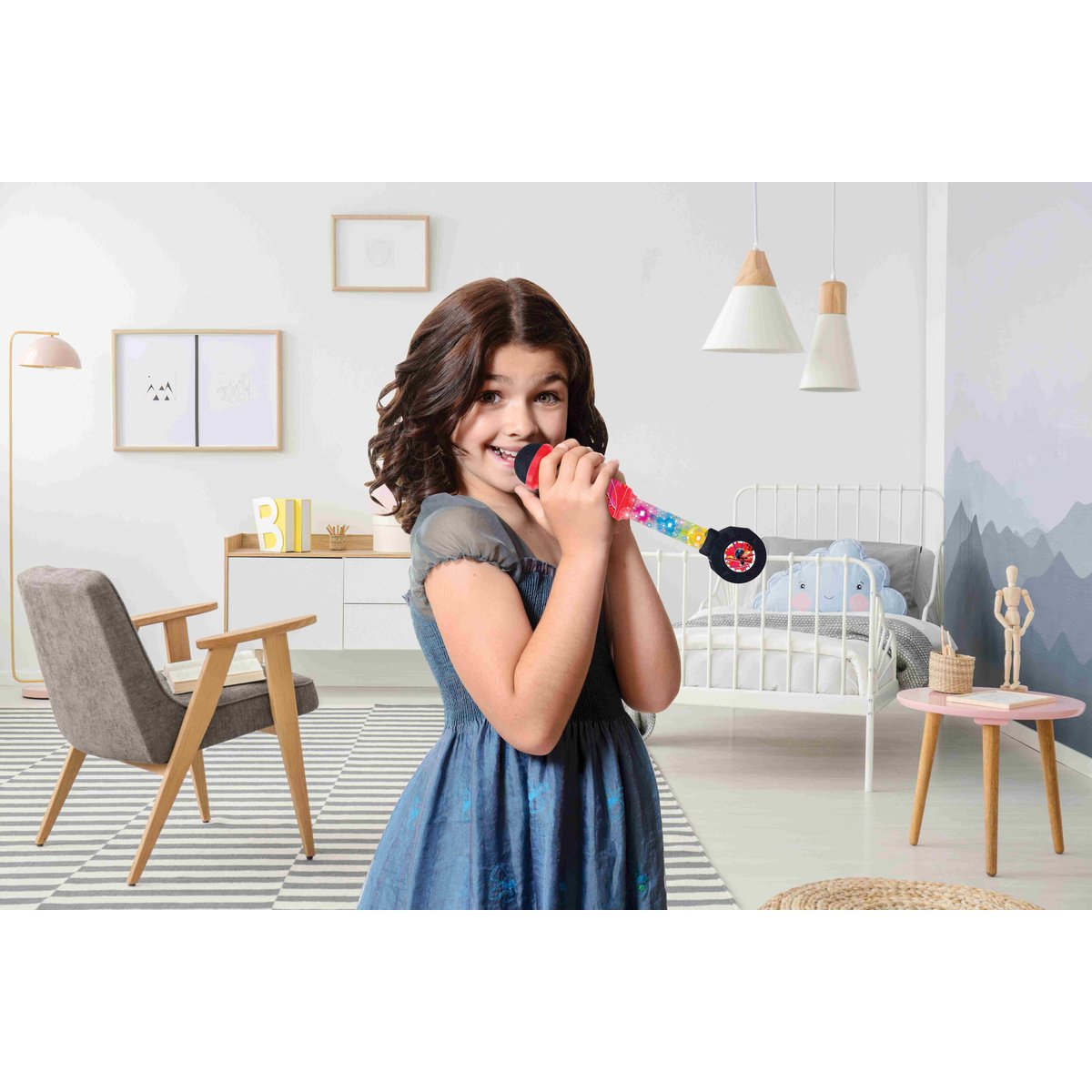 Microphone Miraculous avec tube lumineux et enceinte rouge, LEXIBOOK