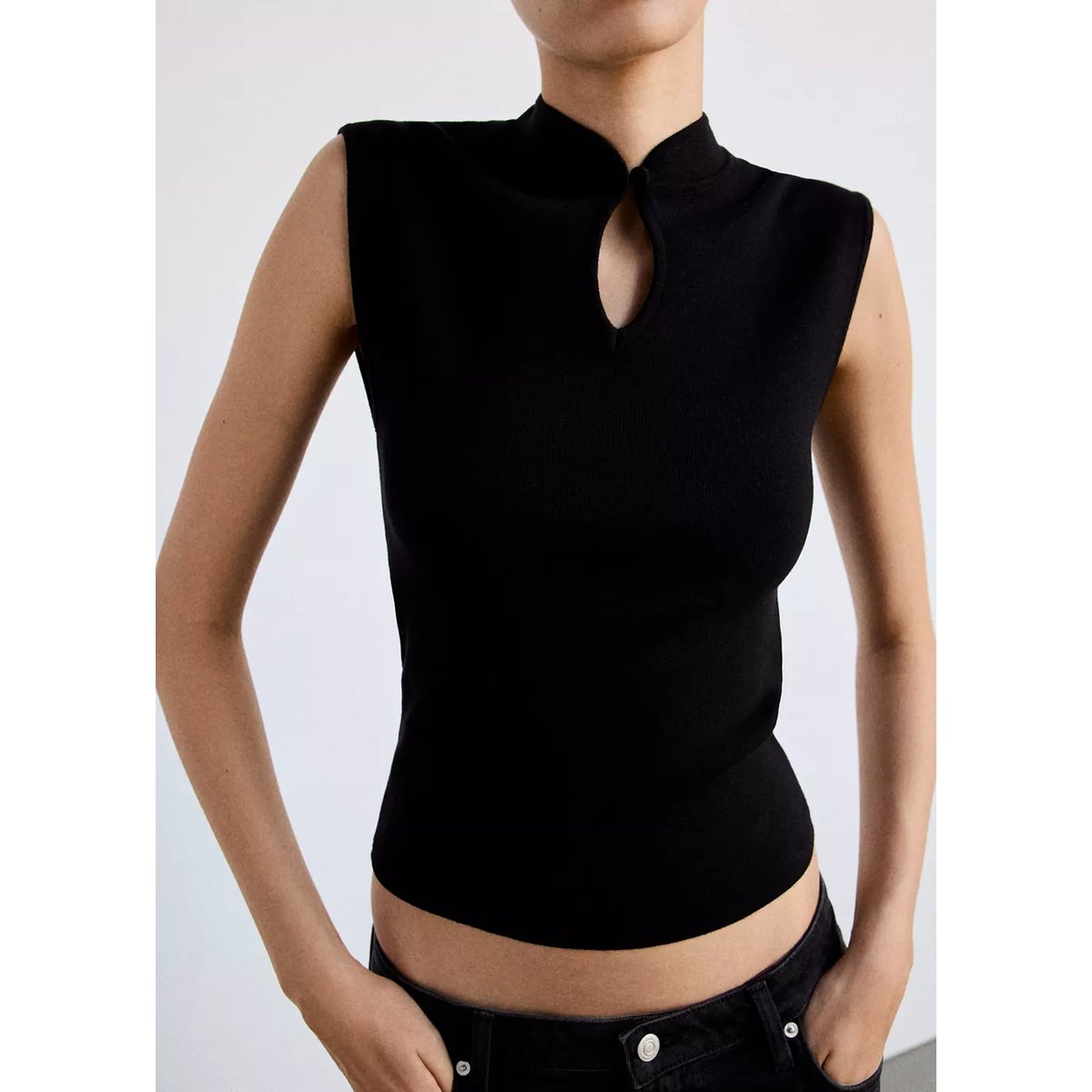 Pull col cheminée à découpe noir, MANGO