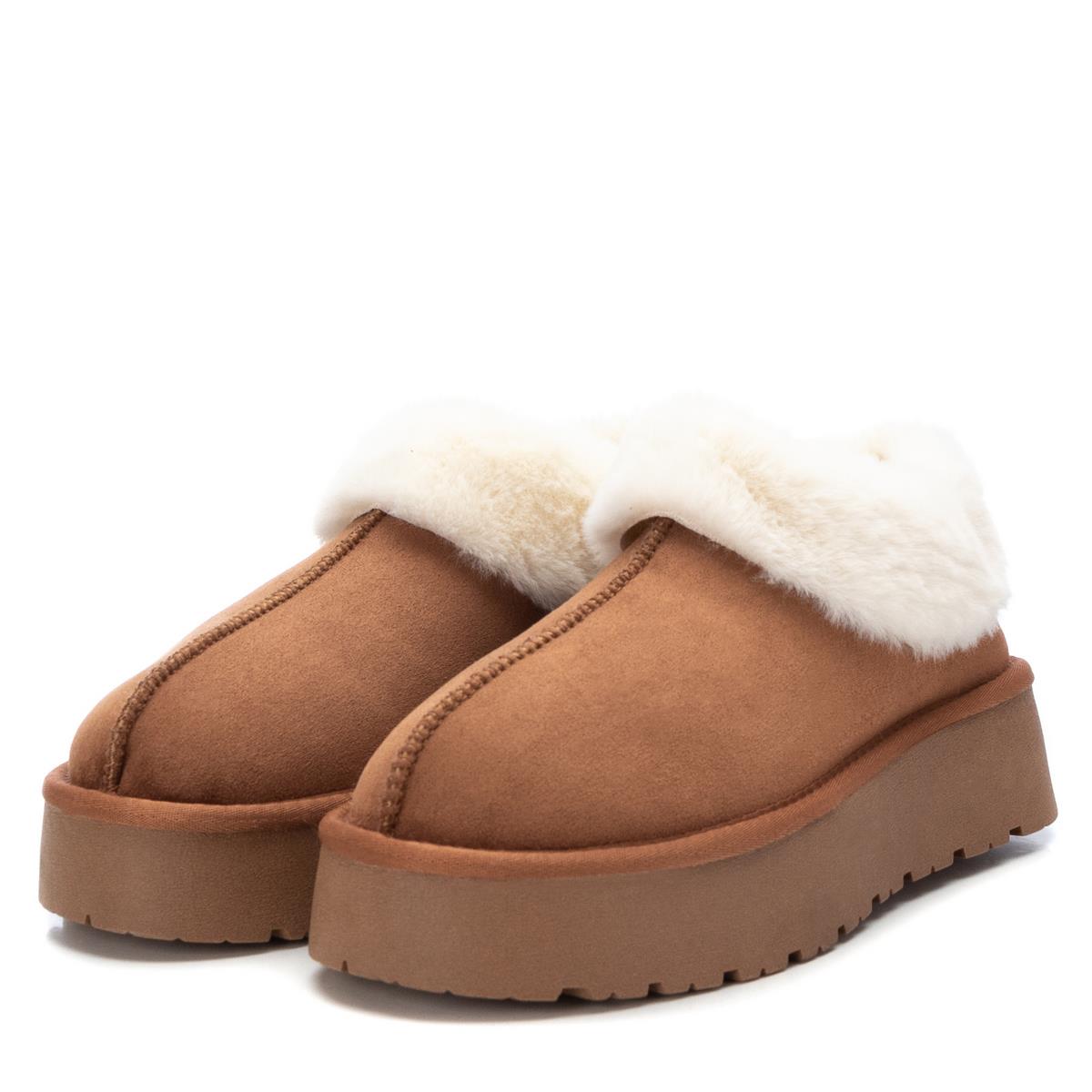 Baskets plate avec semelle en caoutchouc camel, XTI