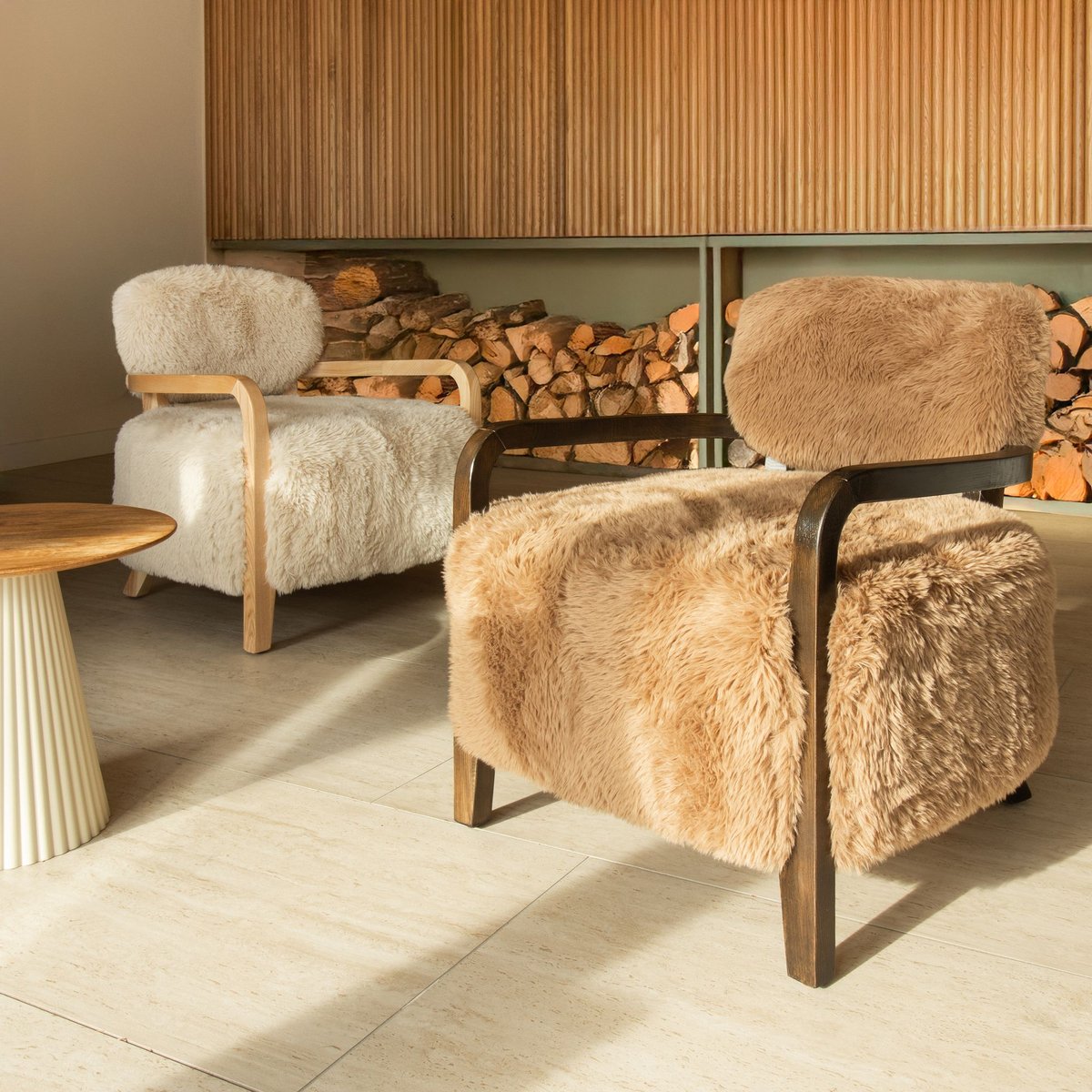 Fauteuil imitation fourrure et structure en bois, YACK beige-naturel, NOW'S HOME