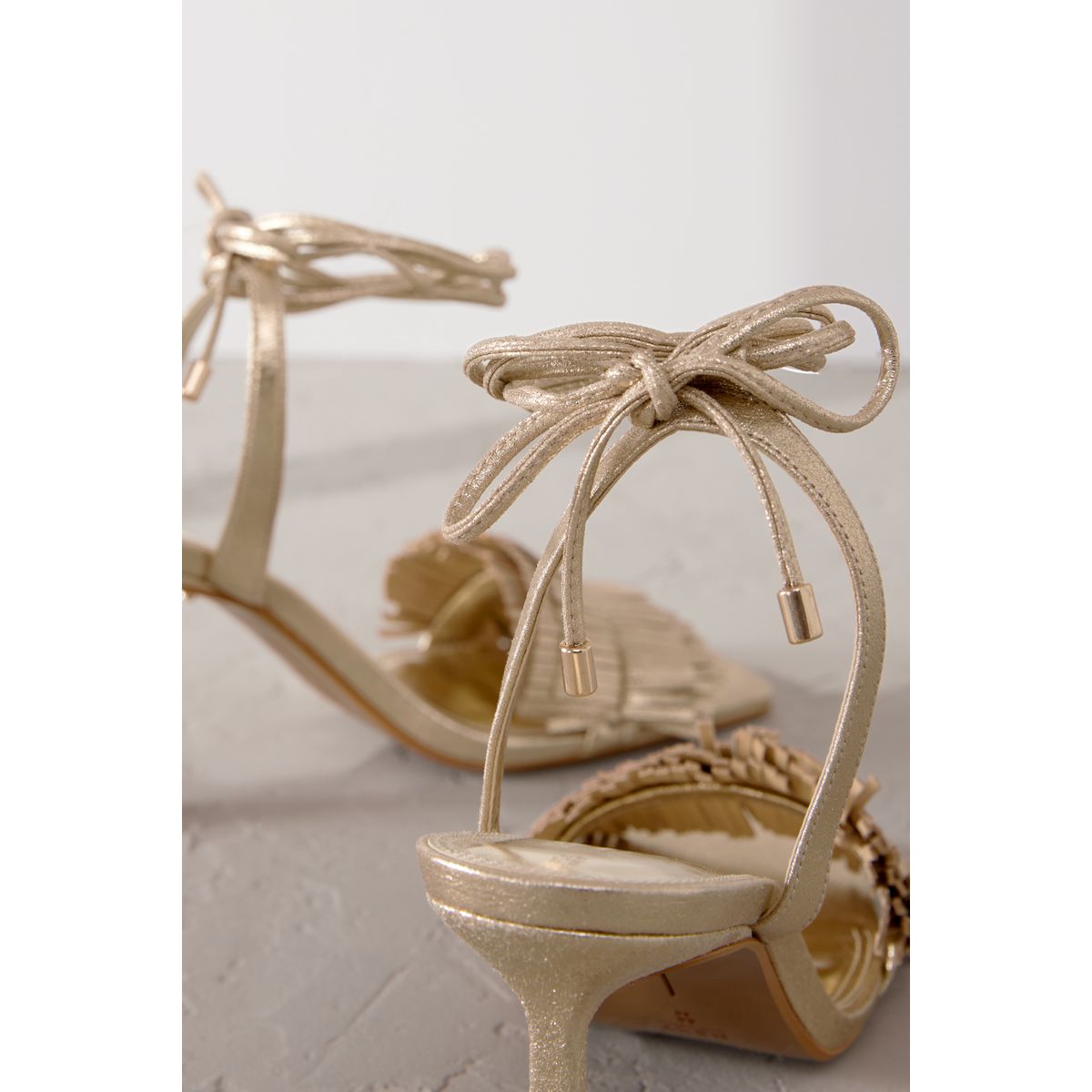 Sandales à nouer avec talons doré, NEXT