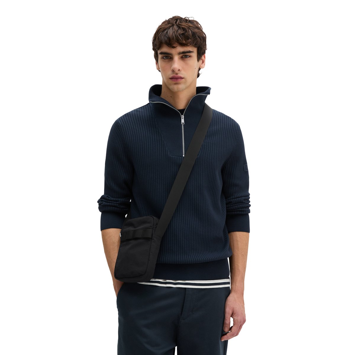 Sac à bandoulière petit format en polyamide recyclé noir, MARC O'POLO