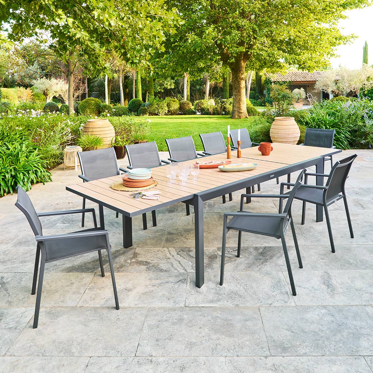 Table de jardin extensible 12 places en aluminium effet bois ÉVASION miel, HESPERIDE