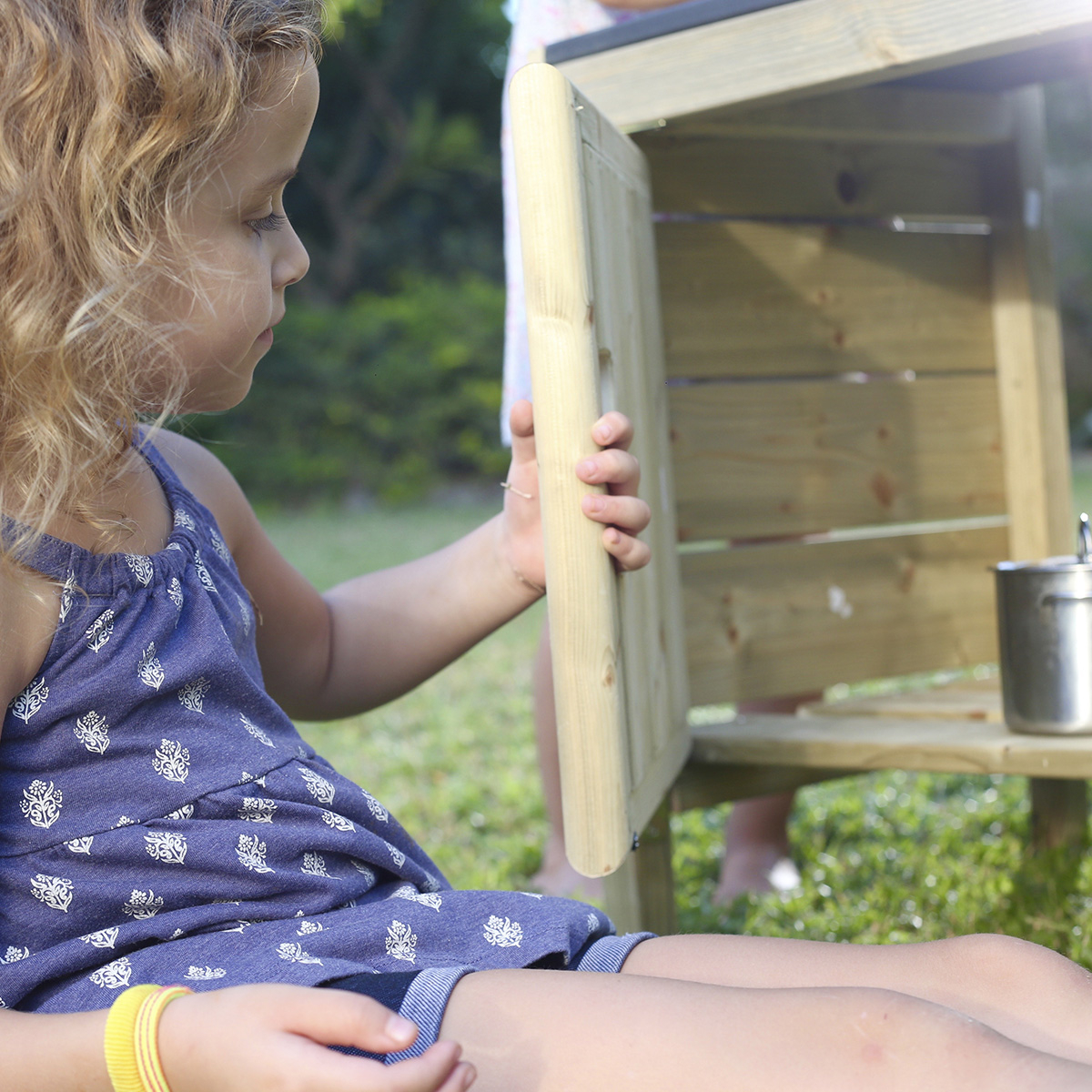 Cuisine extérieure en bois pour enfant marron - bleu - noir, CEMONJARDIN