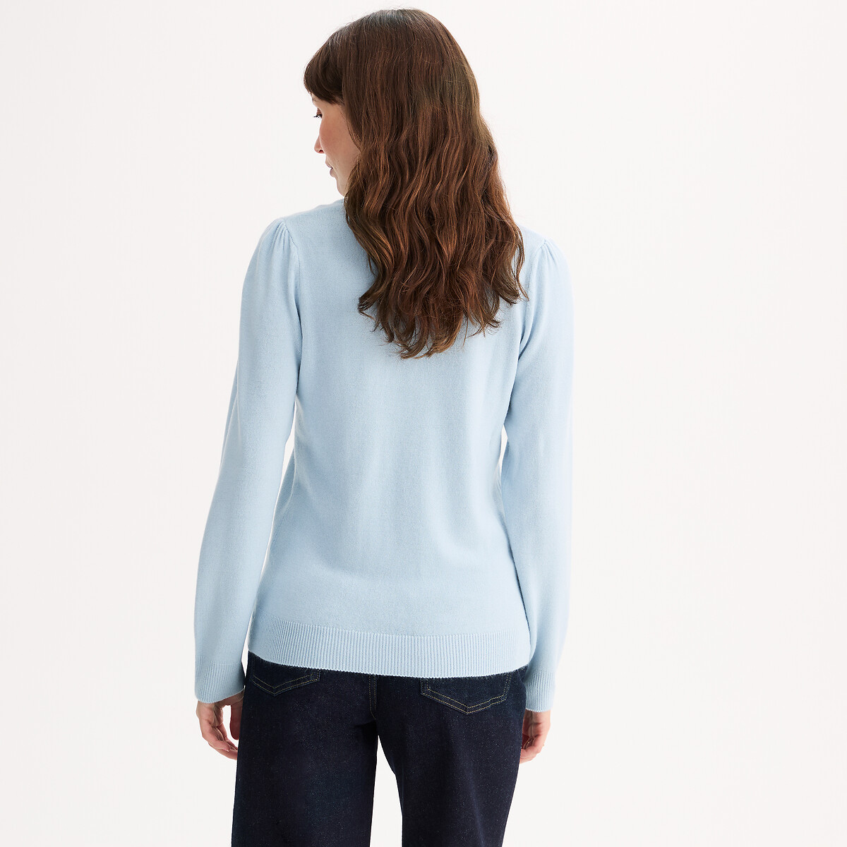 Pull col V, fine maille au toucher très doux bleu clair, ANNE WEYBURN