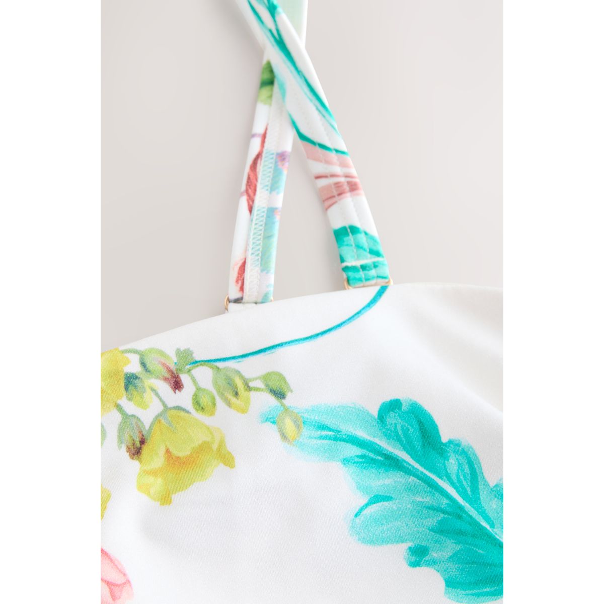 Haut de bikini bandeau minimisant blanc floral haute brillance, NEXT