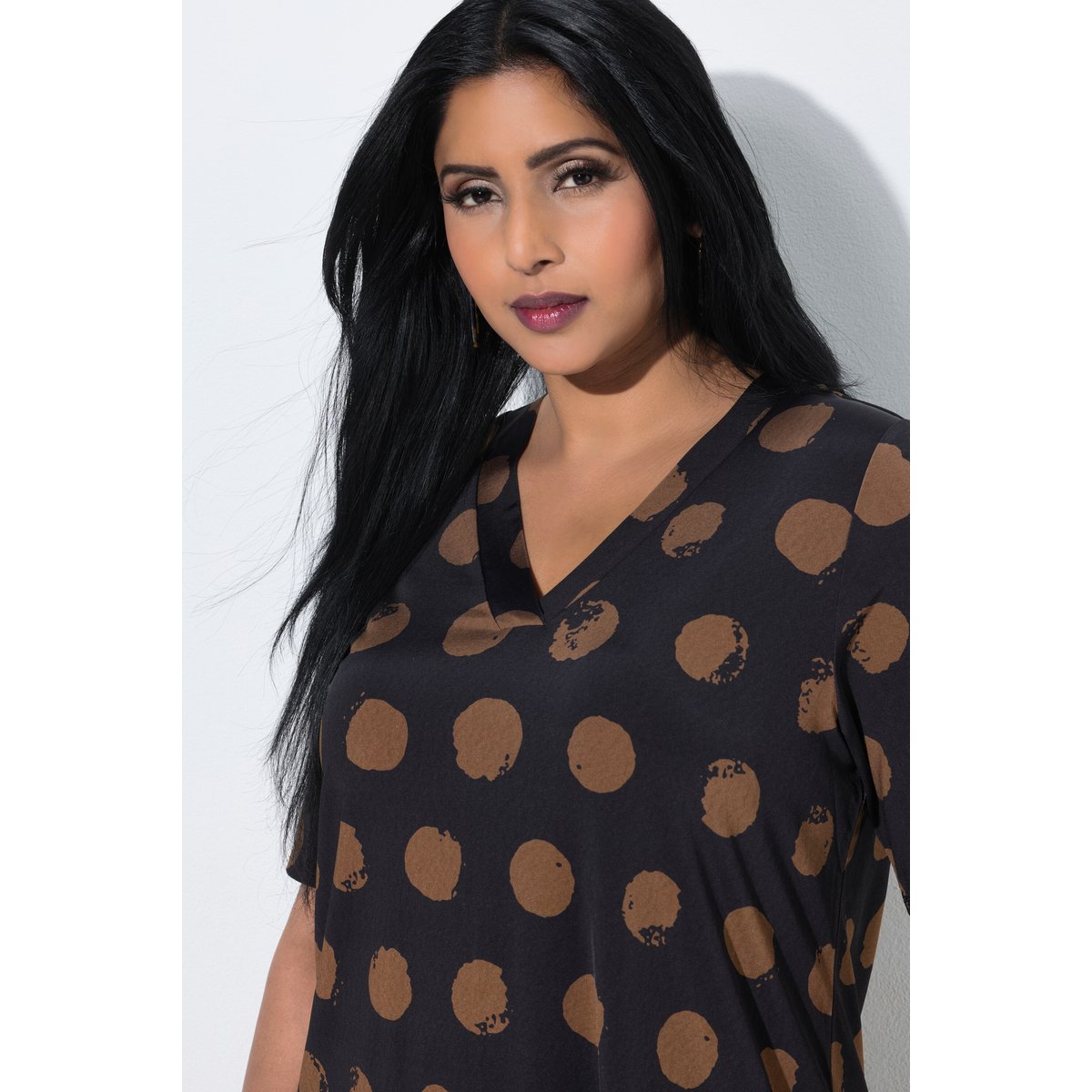T-shirt au tombé fluide, motif à pois noir, ULLA POPKEN