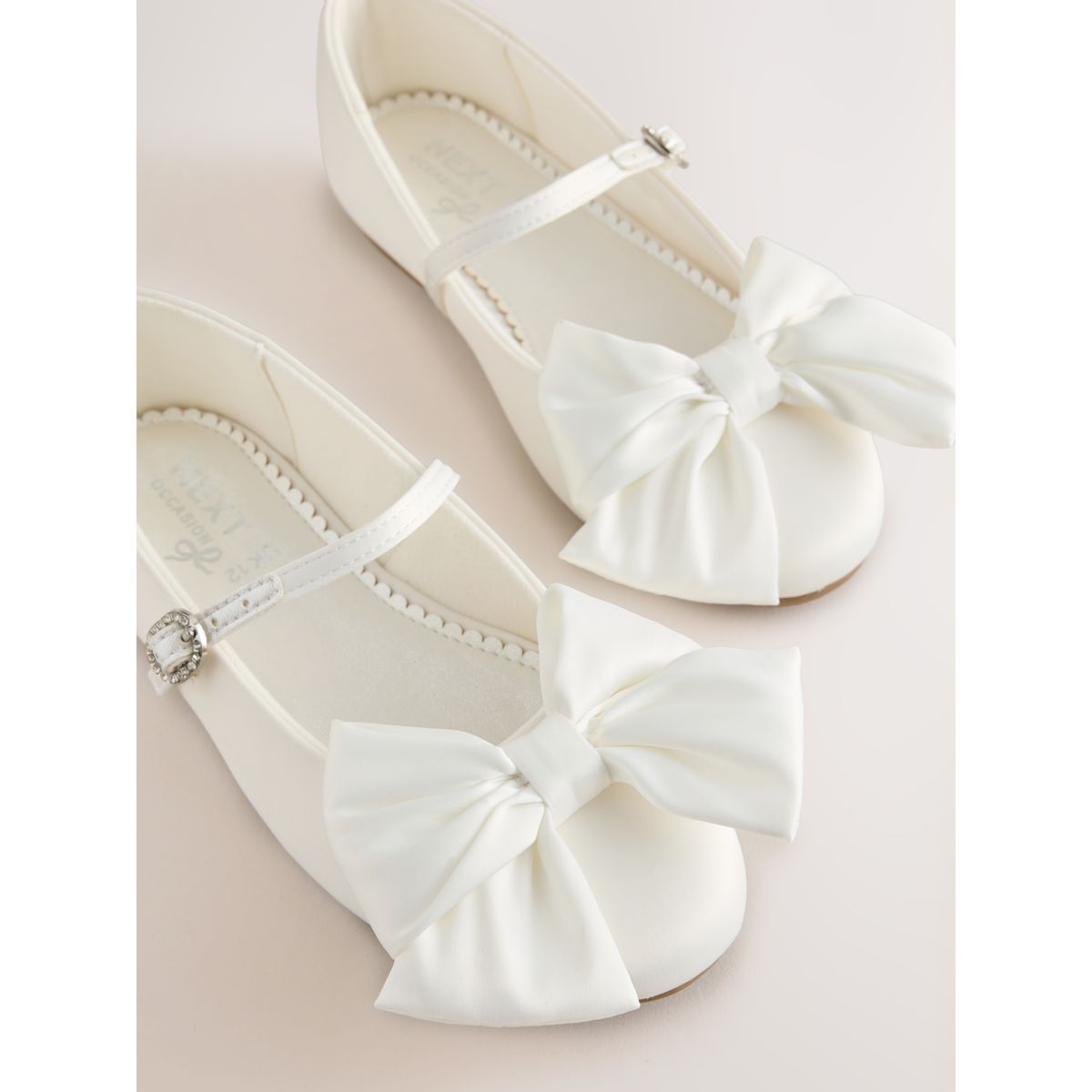 Babies à nœud pour grandes occasions satin blanc, NEXT