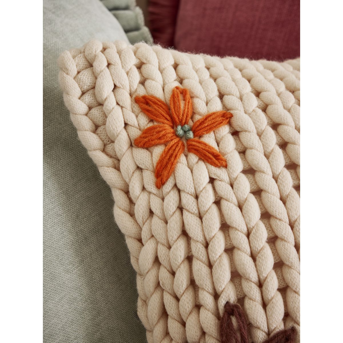 Coussin à fleurs et crochet épais naturel, NEXT